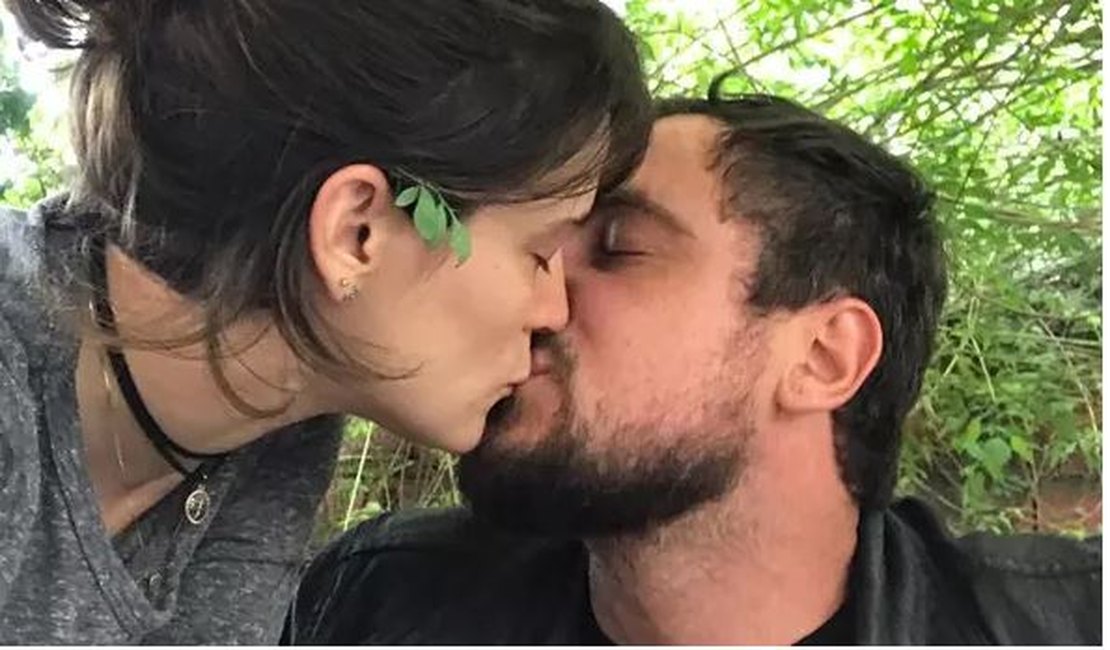 Após negar término, Sergio Guizé posta foto com Bianca Bin