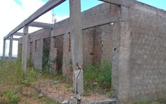 Situação das obras abandonadas pela Prefeitura no bairro Senador Arnon de Melo