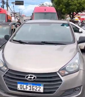 Acidente envolvendo quatro veículos paralisa trânsito na Fernandes Lima