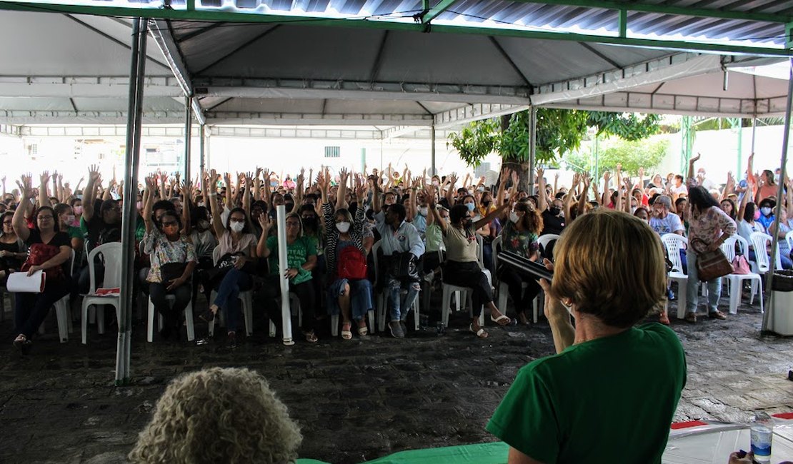 Professores encerram greve da educação em Maceió