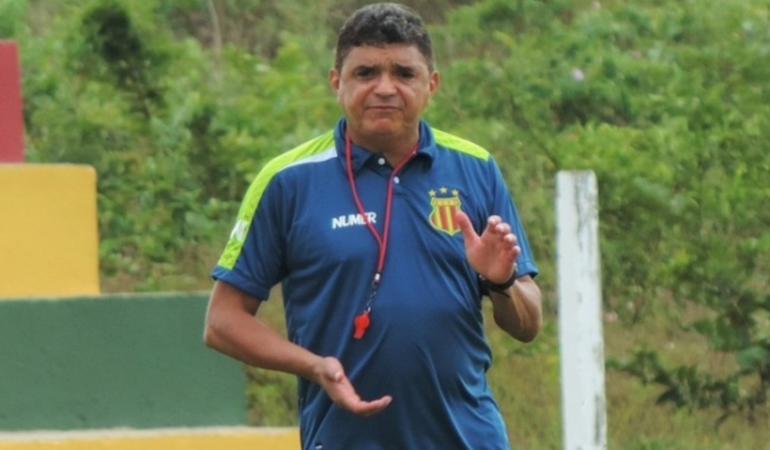 Sampaio Corrêa anuncia saída do técnico Flávio Araújo