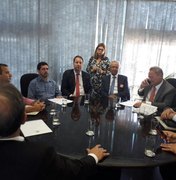 Em Brasília, prefeito de Craíbas pede contribuição para execução de obras