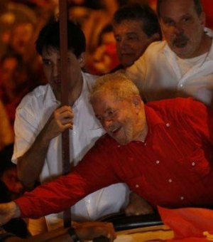 Sérgio Moro não é mais honesto do que eu, diz Lula no Recife