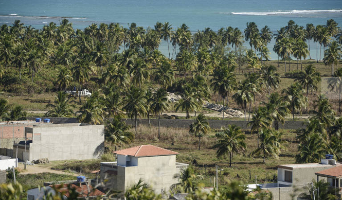 Construção desenfreada de hotéis isola praia em São Miguel dos Milagres