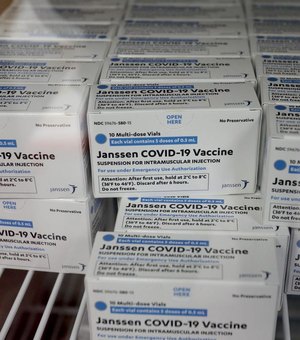 Reunião vai decidir público que vai receber vacinas da Janssen, diz Renan Filho