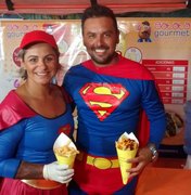 Casal gaúcho faz sucesso vendendo 'batata gourmet' no Maceió Verão 