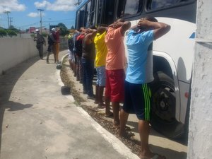 Ônibus da linha Clima Bom - Ponta Verde é assaltado por homens armados