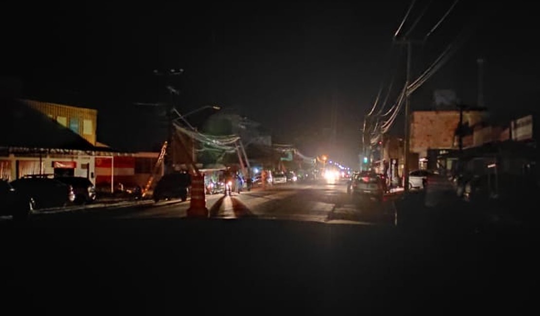 Incêndio em poste deixa moradores do lado norte de Maragogi sem energia