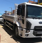 Prefeitura de Lagoa da Canoa recebe caminhão zero quilômetro da Codevasf