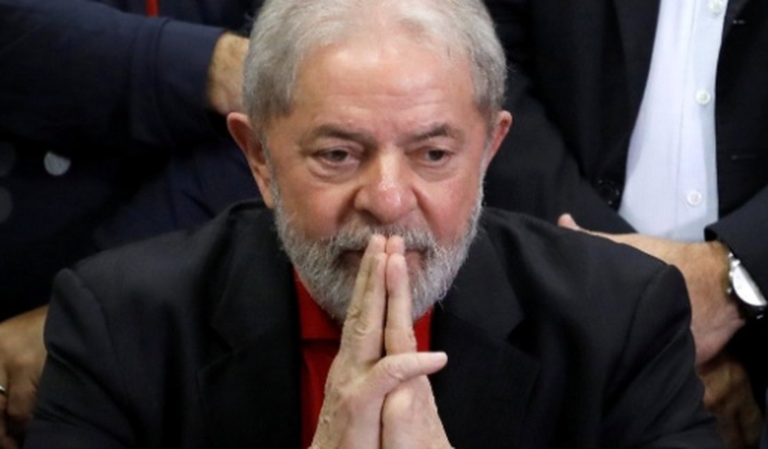 Lula e Gilberto Carvalho são denunciados por corrupção passiva