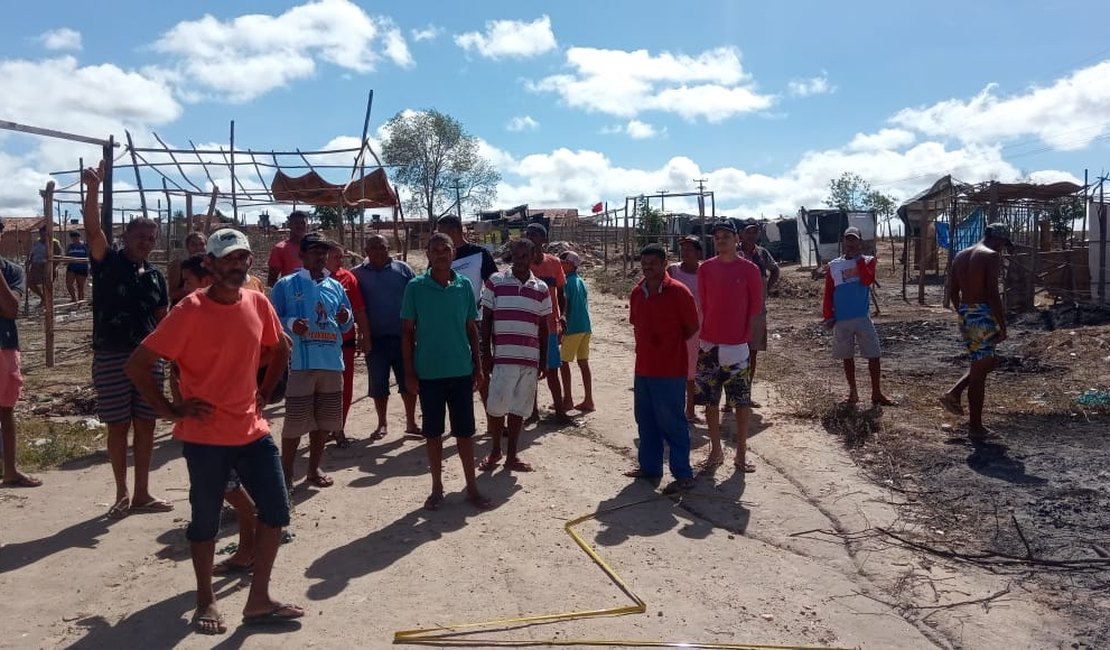 Famílias prometem manter ocupação em terreno no Jardim das Paineiras, em Arapiraca