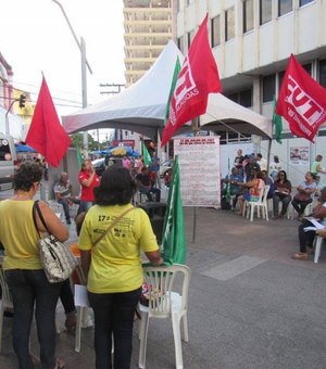 Movimento unificado de servidores estaduais realiza ato público
