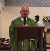 [Vídeo] Em missa, padre critica Bolsonaro e diz que eleitores deveriam se confessar