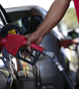 Preço da gasolina em Maceió chega a R$7,39, aponta levantamento da ANP