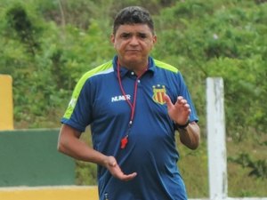 Sampaio Corrêa anuncia saída do técnico Flávio Araújo