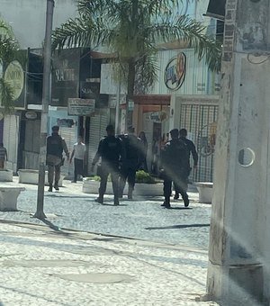 Polícia fecha lojas em Arapiraca que estavam desobedecendo decreto do governador
