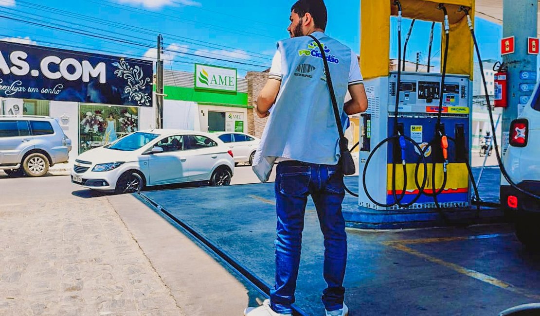 Procon Arapiraca investiga preço dos combustíveis em 14 postos do município