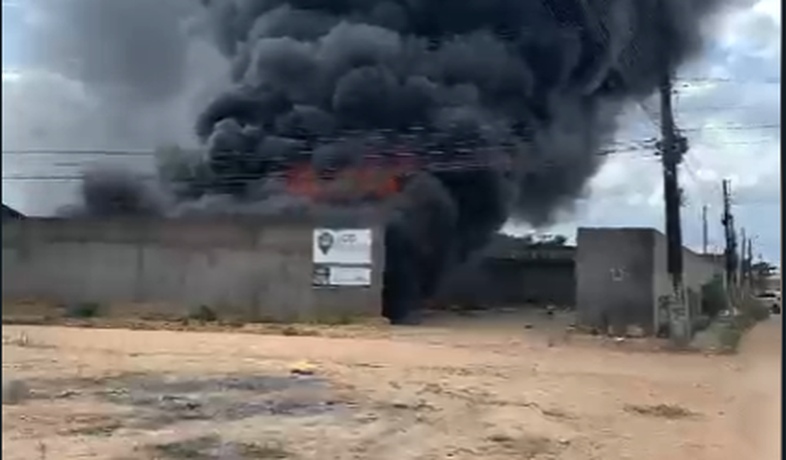 Incêndio em Ecoponto no bairro de Massaranduba em Arapiraca incomoda a população