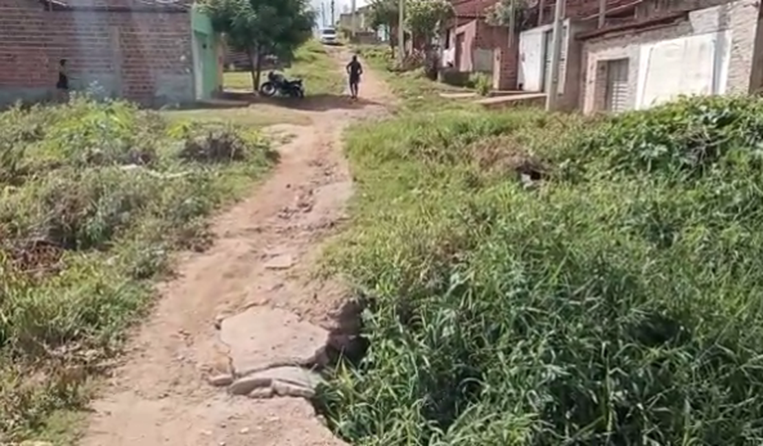 [Vídeo] Moradores fazem apelo por obras de pavimentação e saneamento no Zélia Barbosa Rocha