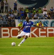 Zagueiro Leandro Souza completa 100 jogos pelo CSA na partida contra o Avaí-SC