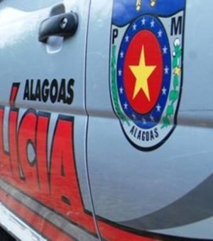 Três armas de fogo e quase 1kg de entorpecentes foram apreendidos pela Polícia Militar nas últimas 24 horas em Maceió