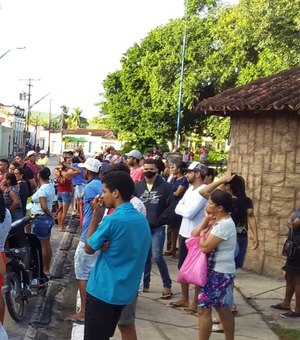 População faz super aglomeração diária na Casa Lotérica de Matriz de Camaragibe