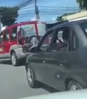 [Vídeo] Motoristas são flagrados em briga de trânsito no Murilópolis