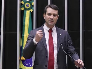 Daniel Barbosa toma posse em seu primeiro mandato na Câmara Federal