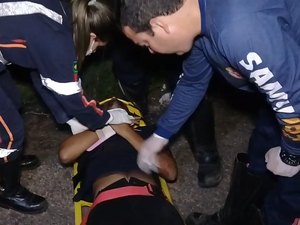 [Vídeo] Motociclista fica ferido após colidir contra cavalo, em Arapiraca 
