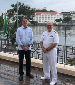 Bolsonaro toma café da manhã com comandante da Marinha