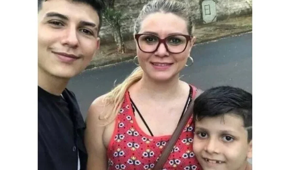 Criança tenta comprar casa para a família: 'R$ 50 por mês até juntar R$ 110 mil'