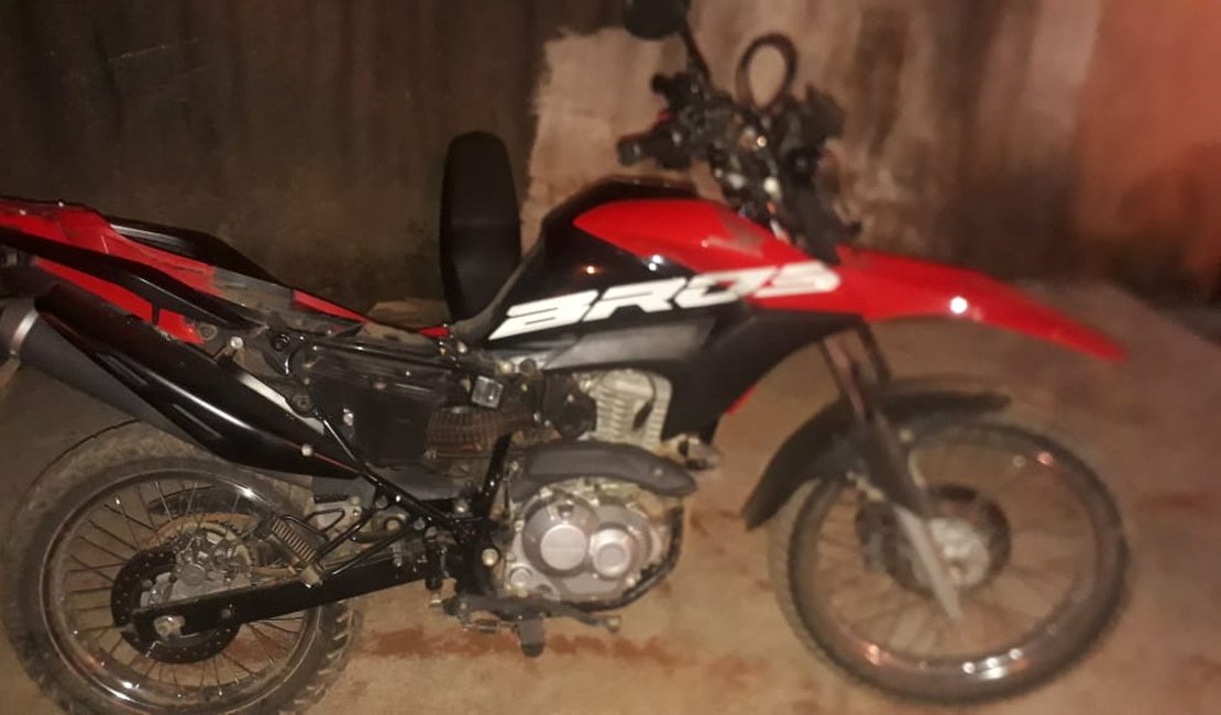 Polícia recupera veículo roubado em Arapiraca