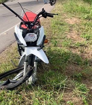 Dois jovens ficam feridos, após colisão entre duas motos na AL 145 em Pariconha, Sertão de Alagoas