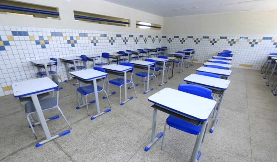 Aulas presenciais da rede pública estadual permanecerão suspensas até seis de abril