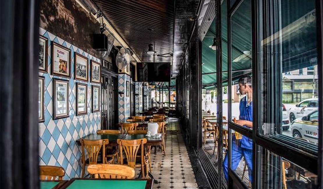 Prefeito de São Paulo libera abertura de bares, restaurantes e salões até as 17h