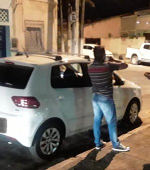 Condutor é preso após desrespeitar policiais no Centro de Maceió