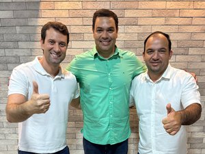 Valmir Filho recebe apoio dos deputados Daniel Barbosa e André Silva para a prefeitura de Limoeiro