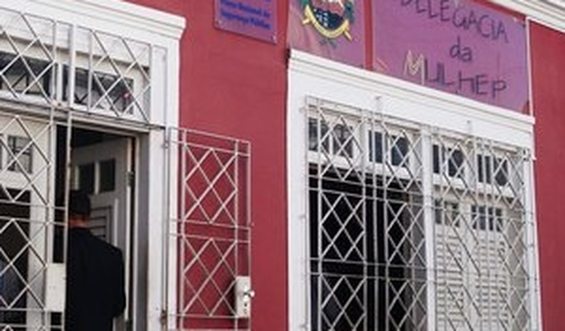 Delegacia da Mulher prende homem acusado de feminicídio em Maceió