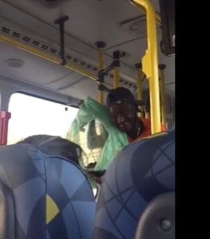 Homem usa rato para tentar “assaltar” passageiros em ônibus, veja o vídeo!