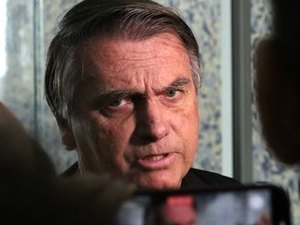 Defesa pede ao STF devolução do passaporte de Bolsonaro