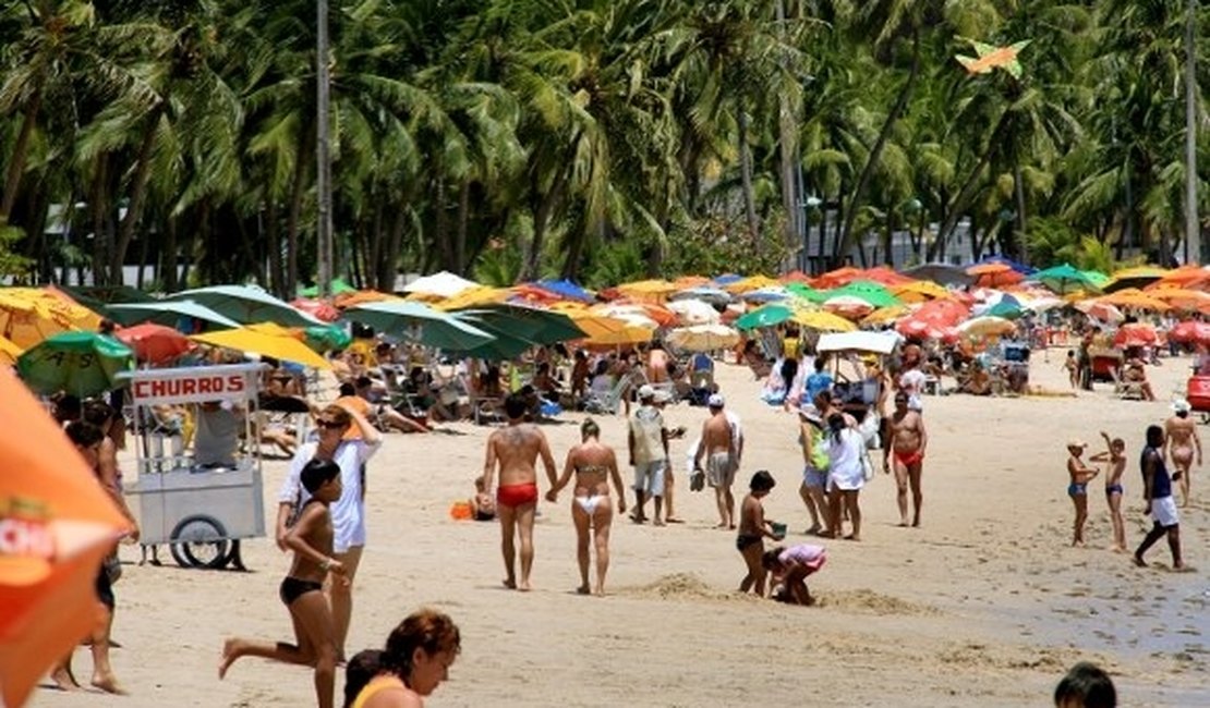 Dezenove trechos de praias estão impróprios para banho em Alagoas