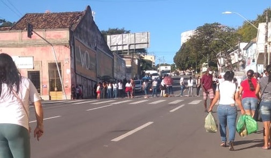 Familiares de reeducandos realizam novo protesto e trânsito no Centro fica parado