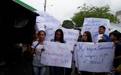 Estudantes protestam por transporte escolar