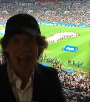 Adivinha onde estava Mick Jagger durante o jogo da Inglaterra?