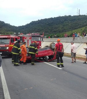 Acidente com carro de passeio deixa cinco feridos em Flexeiras