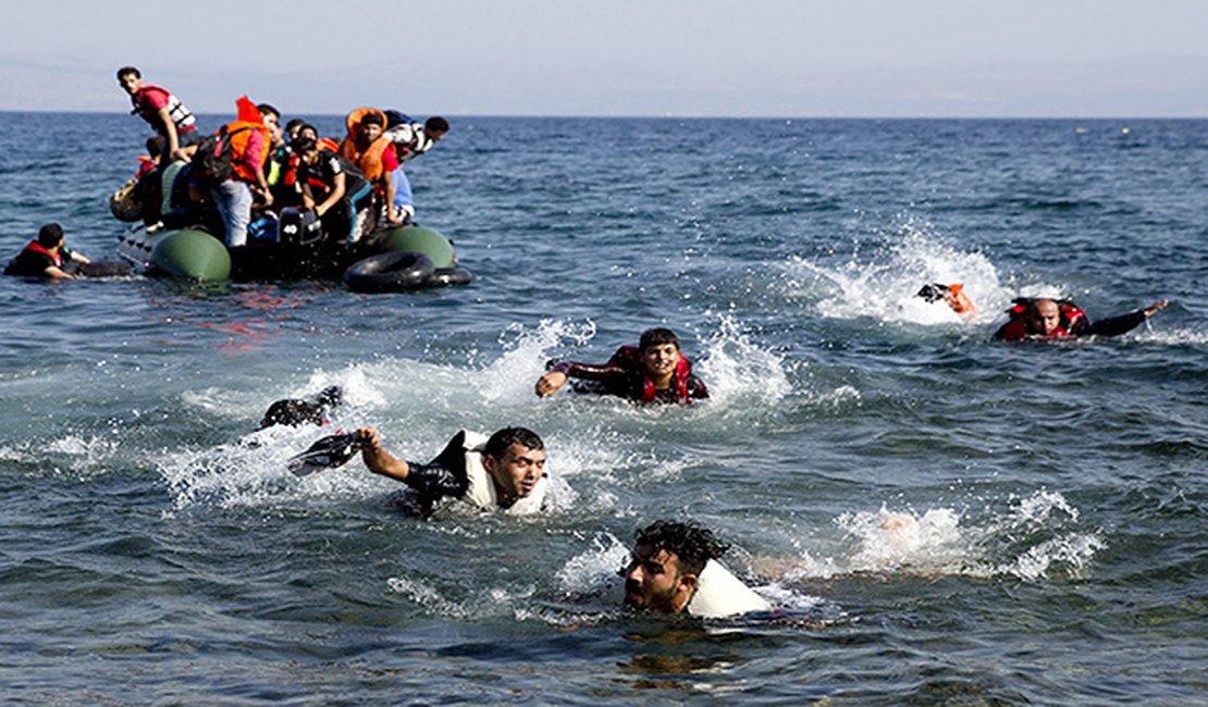 Turquia resgata 44 refugiados após naufrágio perto da ilha de Lesbos