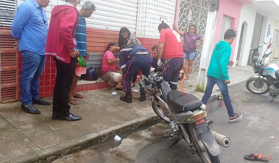 Condutora de ‘cinquentinha’ entra pela contramão e provoca acidente