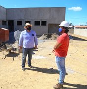 Gilberto Gonçalves fiscaliza obras de construção da UBS do conjunto Jarbas Oiticica