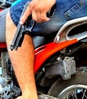 Assaltante a pé, rouba motocicleta em plena luz do dia em Arapiraca