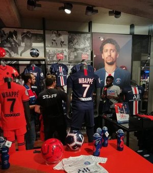 Xingado pela torcida, Neymar já some de lojas do PSG e nem vai ao estádio